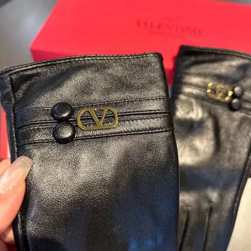 Cheap Valentino Gloves For Women #1379167 Replica Wholesale [$48.00 USD] [ITEM#1379167] on Replica Valentino Gloves