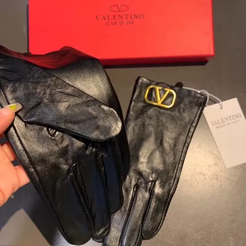 Cheap Valentino Gloves For Women #1379169 Replica Wholesale [$64.00 USD] [ITEM#1379169] on Replica Valentino Gloves