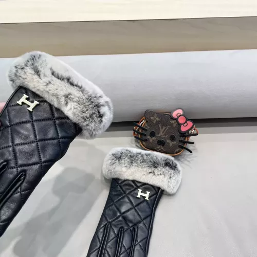 Cheap Hermes Gloves For Women #1379184 Replica Wholesale [$52.00 USD] [ITEM#1379184] on Replica Hermes Gloves