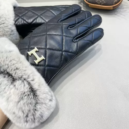 Cheap Hermes Gloves For Women #1379184 Replica Wholesale [$52.00 USD] [ITEM#1379184] on Replica Hermes Gloves