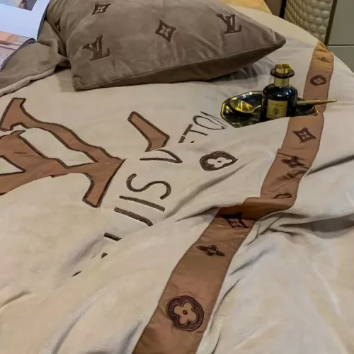 Cheap Louis Vuitton Bedding #1380536 Replica Wholesale [$140.00 USD] [ITEM#1380536] on Replica Louis Vuitton Bedding