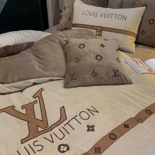 Cheap Louis Vuitton Bedding #1380536 Replica Wholesale [$140.00 USD] [ITEM#1380536] on Replica Louis Vuitton Bedding