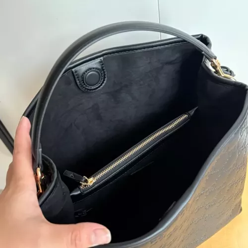 Cheap Gucci AAA Quality Messenger Bags For Women #1384155 Replica Wholesale [$98.00 USD] [ITEM#1384155] on Replica Gucci AAA Quality Messenger Bags