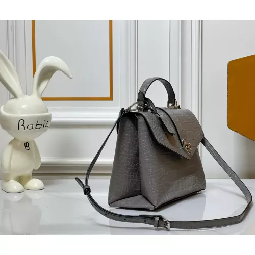 Cheap Louis Vuitton AAA Quality Messenger Bags For Women #1384511 Replica Wholesale [$72.00 USD] [ITEM#1384511] on Replica Louis Vuitton AAA Quality Messenger Bags