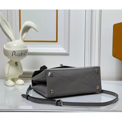 Cheap Louis Vuitton AAA Quality Messenger Bags For Women #1384511 Replica Wholesale [$72.00 USD] [ITEM#1384511] on Replica Louis Vuitton AAA Quality Messenger Bags