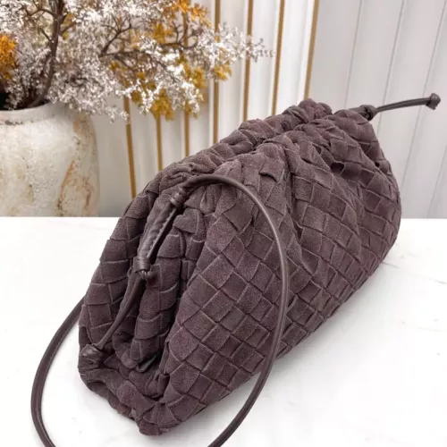 Cheap Bottega Veneta BV AAA Quality Messenger Bags For Women #1388017 Replica Wholesale [$112.00 USD] [ITEM#1388017] on Replica Bottega Veneta BV AAA Quality Messenger Bags