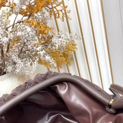 Cheap Bottega Veneta BV AAA Quality Messenger Bags For Women #1388017 Replica Wholesale [$112.00 USD] [ITEM#1388017] on Replica Bottega Veneta BV AAA Quality Messenger Bags