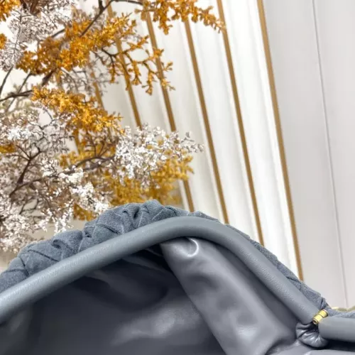 Cheap Bottega Veneta BV AAA Quality Messenger Bags For Women #1388023 Replica Wholesale [$112.00 USD] [ITEM#1388023] on Replica Bottega Veneta BV AAA Quality Messenger Bags