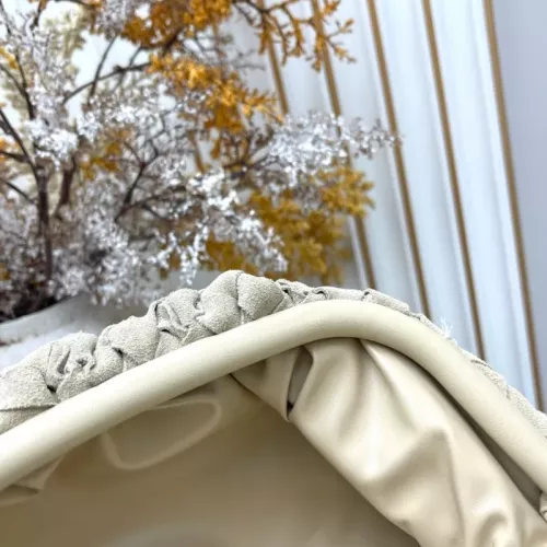 Cheap Bottega Veneta BV AAA Quality Messenger Bags For Women #1388032 Replica Wholesale [$112.00 USD] [ITEM#1388032] on Replica Bottega Veneta BV AAA Quality Messenger Bags