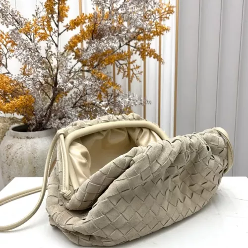 Cheap Bottega Veneta BV AAA Quality Messenger Bags For Women #1388032 Replica Wholesale [$112.00 USD] [ITEM#1388032] on Replica Bottega Veneta BV AAA Quality Messenger Bags