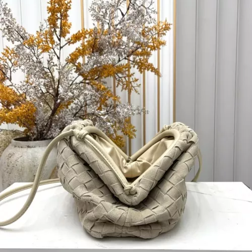 Cheap Bottega Veneta BV AAA Quality Messenger Bags For Women #1388032 Replica Wholesale [$112.00 USD] [ITEM#1388032] on Replica Bottega Veneta BV AAA Quality Messenger Bags