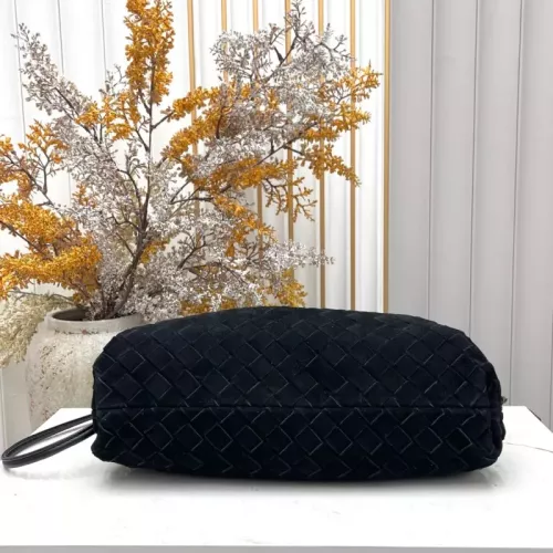 Cheap Bottega Veneta BV AAA Quality Messenger Bags For Women #1388036 Replica Wholesale [$112.00 USD] [ITEM#1388036] on Replica Bottega Veneta BV AAA Quality Messenger Bags