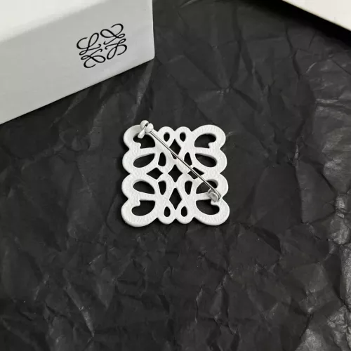 Cheap LOEWE Brooches #1388654 Replica Wholesale [$34.00 USD] [ITEM#1388654] on Replica LOEWE Brooches
