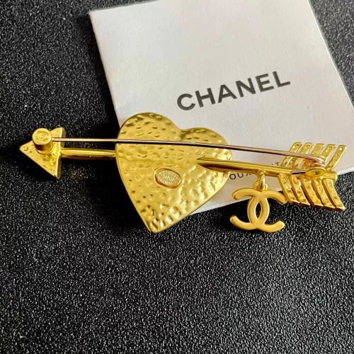 Cheap Chanel Brooches For Women #1388706 Replica Wholesale [$32.00 USD] [ITEM#1388706] on Replica Chanel Brooches