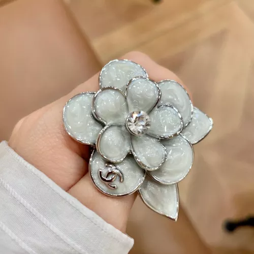 Chanel Brooches For Women #1389372