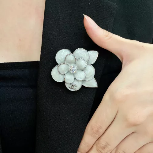 Cheap Chanel Brooches For Women #1389372 Replica Wholesale [$29.00 USD] [ITEM#1389372] on Replica Chanel Brooches
