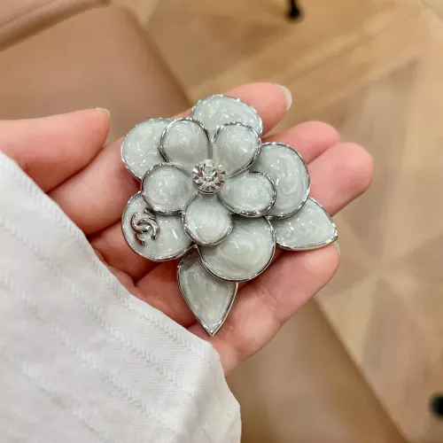 Cheap Chanel Brooches For Women #1389372 Replica Wholesale [$29.00 USD] [ITEM#1389372] on Replica Chanel Brooches