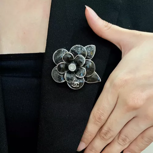 Cheap Chanel Brooches For Women #1389374 Replica Wholesale [$29.00 USD] [ITEM#1389374] on Replica Chanel Brooches
