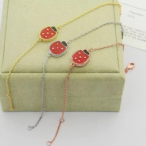Cheap Van Cleef &amp; Arpels Bracelets For Women #1389443 Replica Wholesale [$25.00 USD] [ITEM#1389443] on Replica Van Cleef &amp; Arpels Bracelets