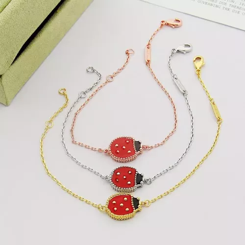 Cheap Van Cleef &amp; Arpels Bracelets For Women #1389445 Replica Wholesale [$25.00 USD] [ITEM#1389445] on Replica Van Cleef &amp; Arpels Bracelets