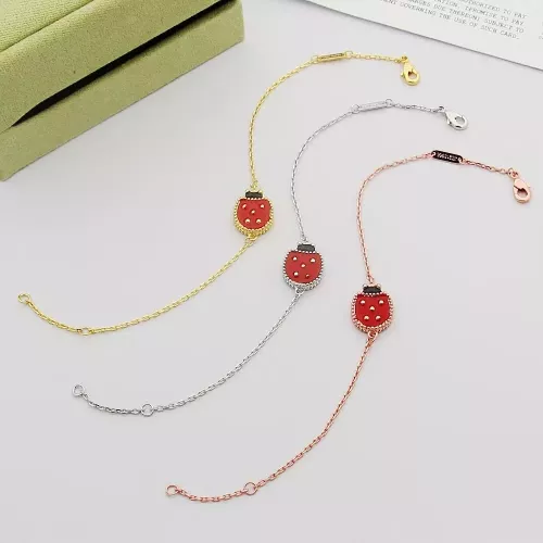 Cheap Van Cleef &amp; Arpels Bracelets For Women #1389445 Replica Wholesale [$25.00 USD] [ITEM#1389445] on Replica Van Cleef &amp; Arpels Bracelets