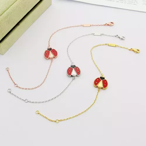 Cheap Van Cleef &amp; Arpels Bracelets For Women #1389447 Replica Wholesale [$25.00 USD] [ITEM#1389447] on Replica Van Cleef &amp; Arpels Bracelets