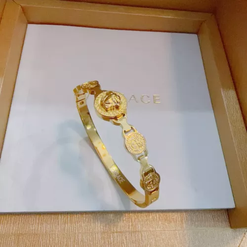 Cheap Versace Bracelets #1390105 Replica Wholesale [$42.00 USD] [ITEM#1390105] on Replica Versace Bracelets