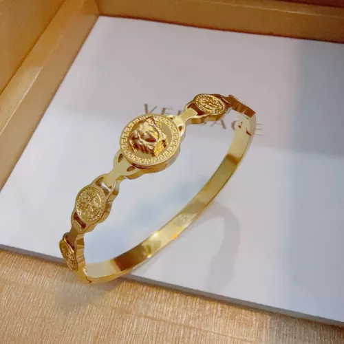 Cheap Versace Bracelets #1390105 Replica Wholesale [$42.00 USD] [ITEM#1390105] on Replica Versace Bracelets