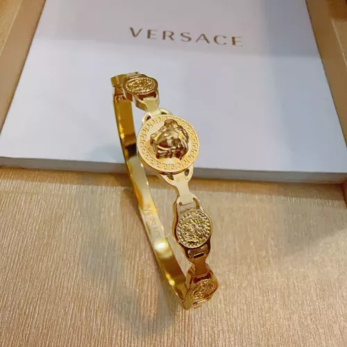 Cheap Versace Bracelets #1390105 Replica Wholesale [$42.00 USD] [ITEM#1390105] on Replica Versace Bracelets