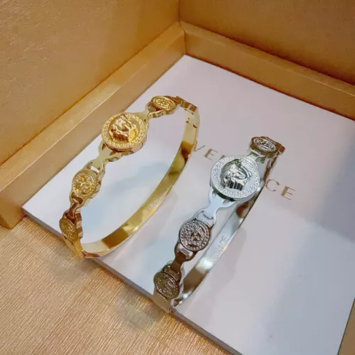 Cheap Versace Bracelets #1390105 Replica Wholesale [$42.00 USD] [ITEM#1390105] on Replica Versace Bracelets