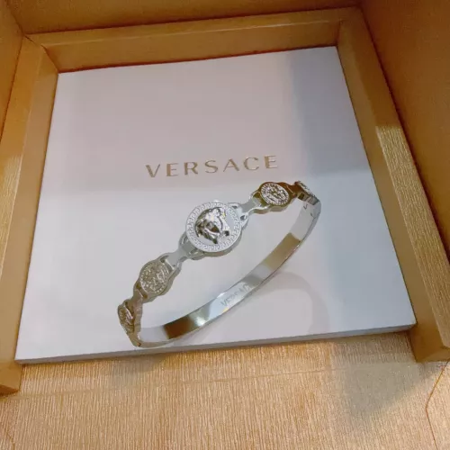 Cheap Versace Bracelets #1390106 Replica Wholesale [$42.00 USD] [ITEM#1390106] on Replica Versace Bracelets