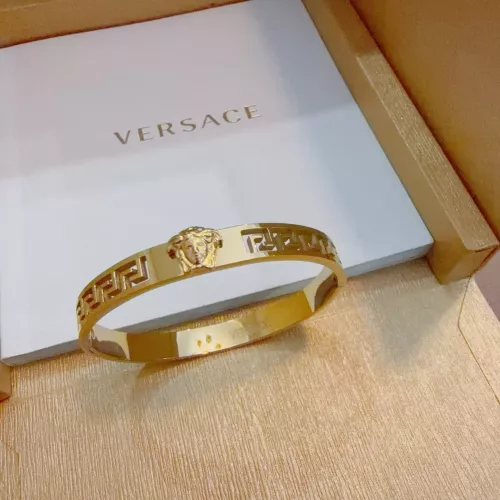 Cheap Versace Bracelets #1390108 Replica Wholesale [$42.00 USD] [ITEM#1390108] on Replica Versace Bracelets