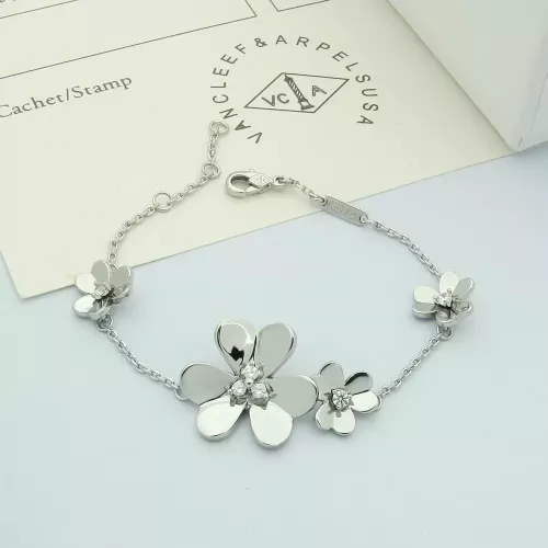 Van Cleef & Arpels Bracelets For Women #1390136