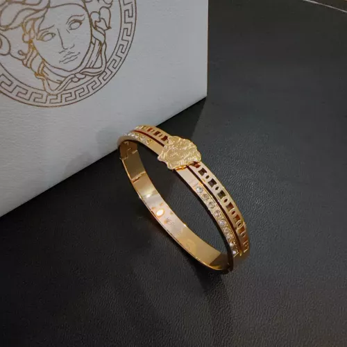 Cheap Versace Bracelets #1390242 Replica Wholesale [$42.00 USD] [ITEM#1390242] on Replica Versace Bracelets
