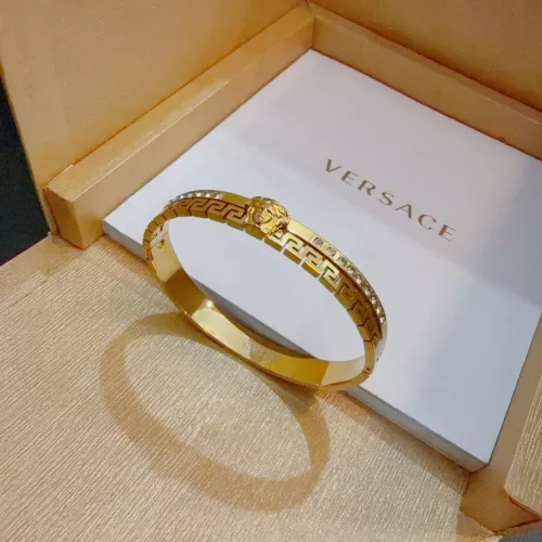 Cheap Versace Bracelets #1390243 Replica Wholesale [$42.00 USD] [ITEM#1390243] on Replica Versace Bracelets
