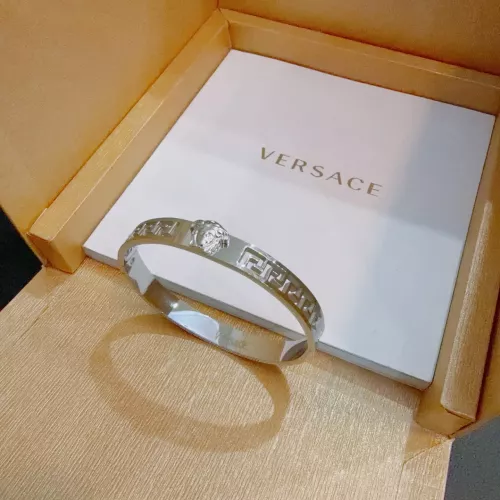 Cheap Versace Bracelets #1390248 Replica Wholesale [$42.00 USD] [ITEM#1390248] on Replica Versace Bracelets