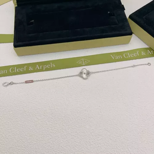 Cheap Van Cleef &amp; Arpels Bracelets For Women #1390347 Replica Wholesale [$25.00 USD] [ITEM#1390347] on Replica Van Cleef &amp; Arpels Bracelets