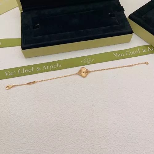 Cheap Van Cleef &amp; Arpels Bracelets For Women #1390348 Replica Wholesale [$25.00 USD] [ITEM#1390348] on Replica Van Cleef &amp; Arpels Bracelets