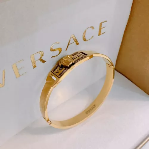 Cheap Versace Bracelets #1390381 Replica Wholesale [$42.00 USD] [ITEM#1390381] on Replica Versace Bracelets