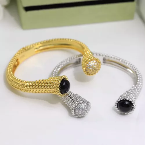 Cheap Van Cleef &amp; Arpels Bracelets For Women #1390410 Replica Wholesale [$39.00 USD] [ITEM#1390410] on Replica Van Cleef &amp; Arpels Bracelets