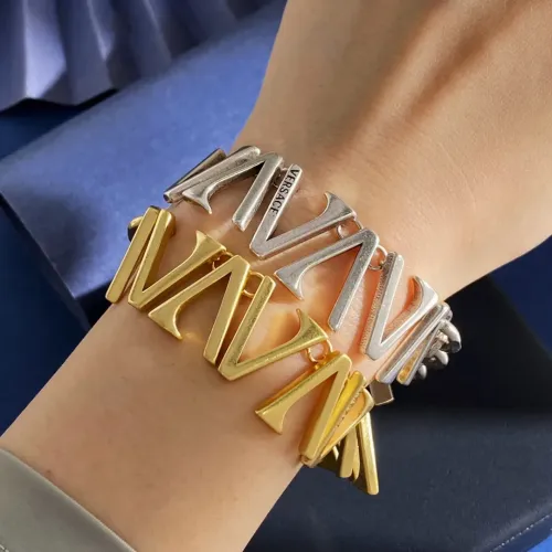 Cheap Versace Bracelets #1390924 Replica Wholesale [$32.00 USD] [ITEM#1390924] on Replica Versace Bracelets