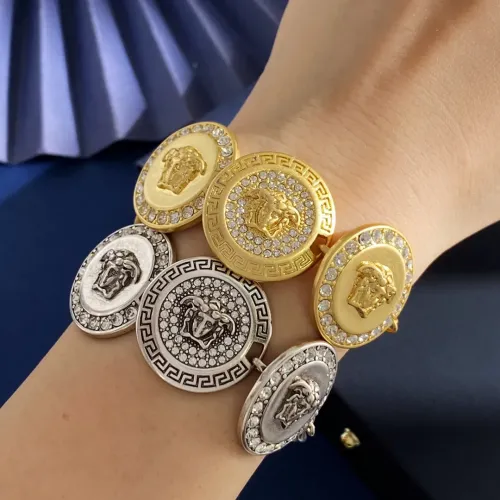 Cheap Versace Bracelets #1390929 Replica Wholesale [$34.00 USD] [ITEM#1390929] on Replica Versace Bracelets
