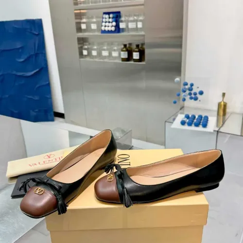 Cheap Valentino Flat Shoes For Women #1392880 Replica Wholesale [$105.00 USD] [ITEM#1392880] on Replica Valentino Flat Shoes
