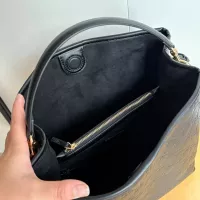 Cheap Gucci AAA Quality Messenger Bags For Women #1384155 Replica Wholesale [$98.00 USD] [ITEM#1384155] on Replica Gucci AAA Quality Messenger Bags