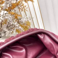 Cheap Bottega Veneta BV AAA Quality Messenger Bags For Women #1388020 Replica Wholesale [$112.00 USD] [ITEM#1388020] on Replica Bottega Veneta BV AAA Quality Messenger Bags