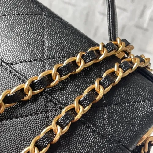 Cheap Chanel AAA Quality Messenger Bags For Women #1393639 Replica Wholesale [$112.00 USD] [ITEM#1393639] on Replica Chanel AAA Quality Messenger Bags