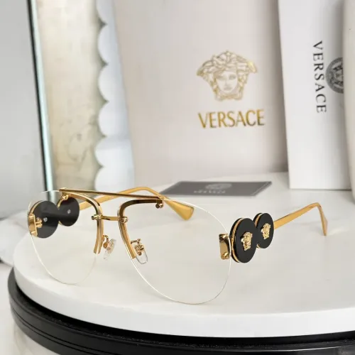 Versace AAA Quality Sunglasses #1397085