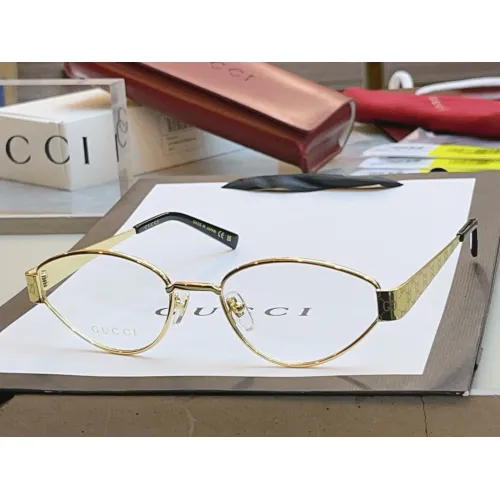 Gucci Fashion Goggles #1397170