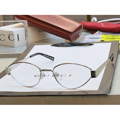 Gucci Fashion Goggles #1397173