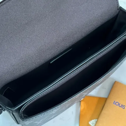 Cheap Louis Vuitton AAA Man Messenger Bags #1397357 Replica Wholesale [$132.00 USD] [ITEM#1397357] on Replica Louis Vuitton AAA Man Messenger Bags